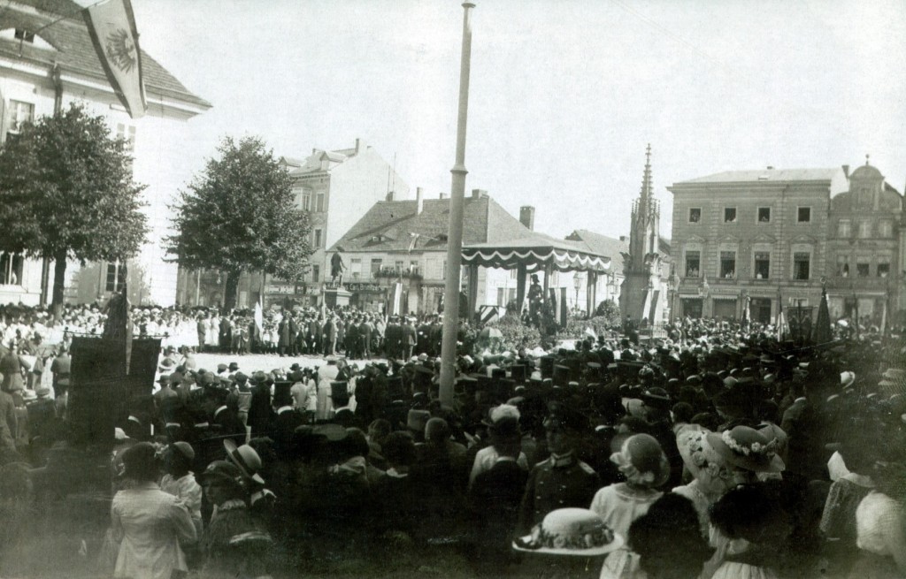 Der „Eiserne Roland“ 1916 auf dem Prenzlauer Marktplatz. (Bild: Archiv UGVP)