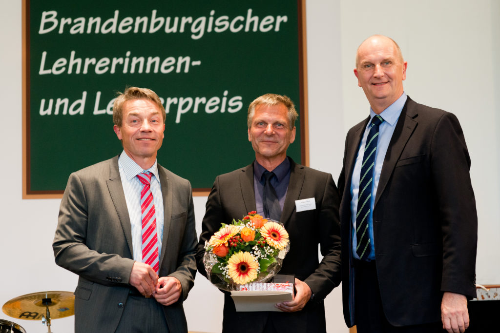 Günter Baaske (Bildungsminister), Jürgen Theil, Dietmar Woidke (Ministerpräsident (v. l. n. r., Bild: Bildungsministerium Brandenburg)